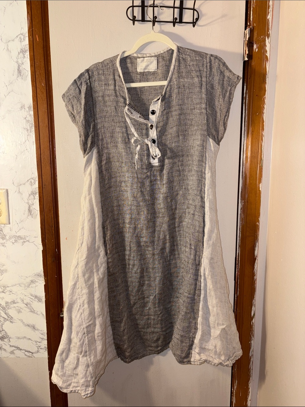 Formidable DAR Gray and White Linen Button-Front Tunic Dress / swim CoverUp